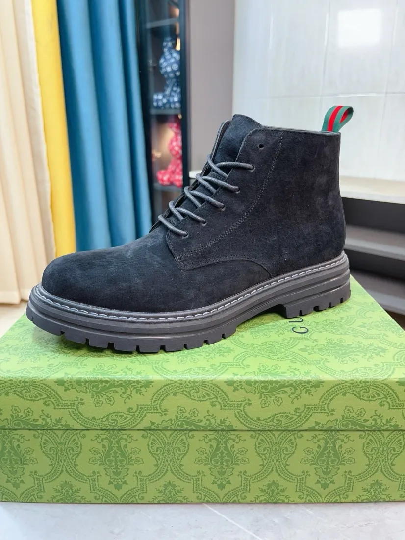 Men's shoes 💰540🌸🌸 (GUCCI) [cow lining plus velvet optional] [can be made without standard] New product Martin boots imported from Canada with full top layer high mercerized frosted fabric, punched using 3D digital technology, high-end and classy, ​​versatile to wear, full of three-dimensionality, close pictures will make you obsessed with the leather. You can't extricate yourself ~ the best on the market.          Fabric: Cowhide/Embossed Lining: Cowhide.          Please make a note when placing an order, sizes: 38-44 (37, 45, 46 can be customized and cannot be returned or exchanged) 5 colors available; black, gray, khaki, coffee, and earthy yellow